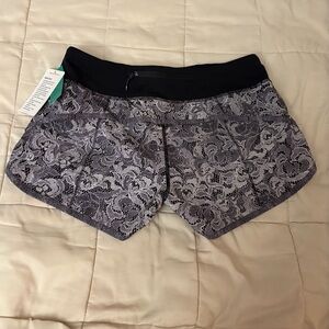 Lululemon Black and White Lace Pattern  Speed Shorts, NWT 6